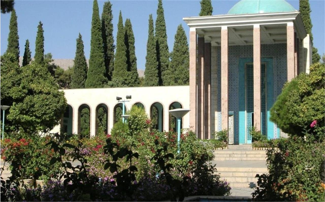 بزرگداشت سعدی، بزرگداشت روحِ زنده ایرانی است