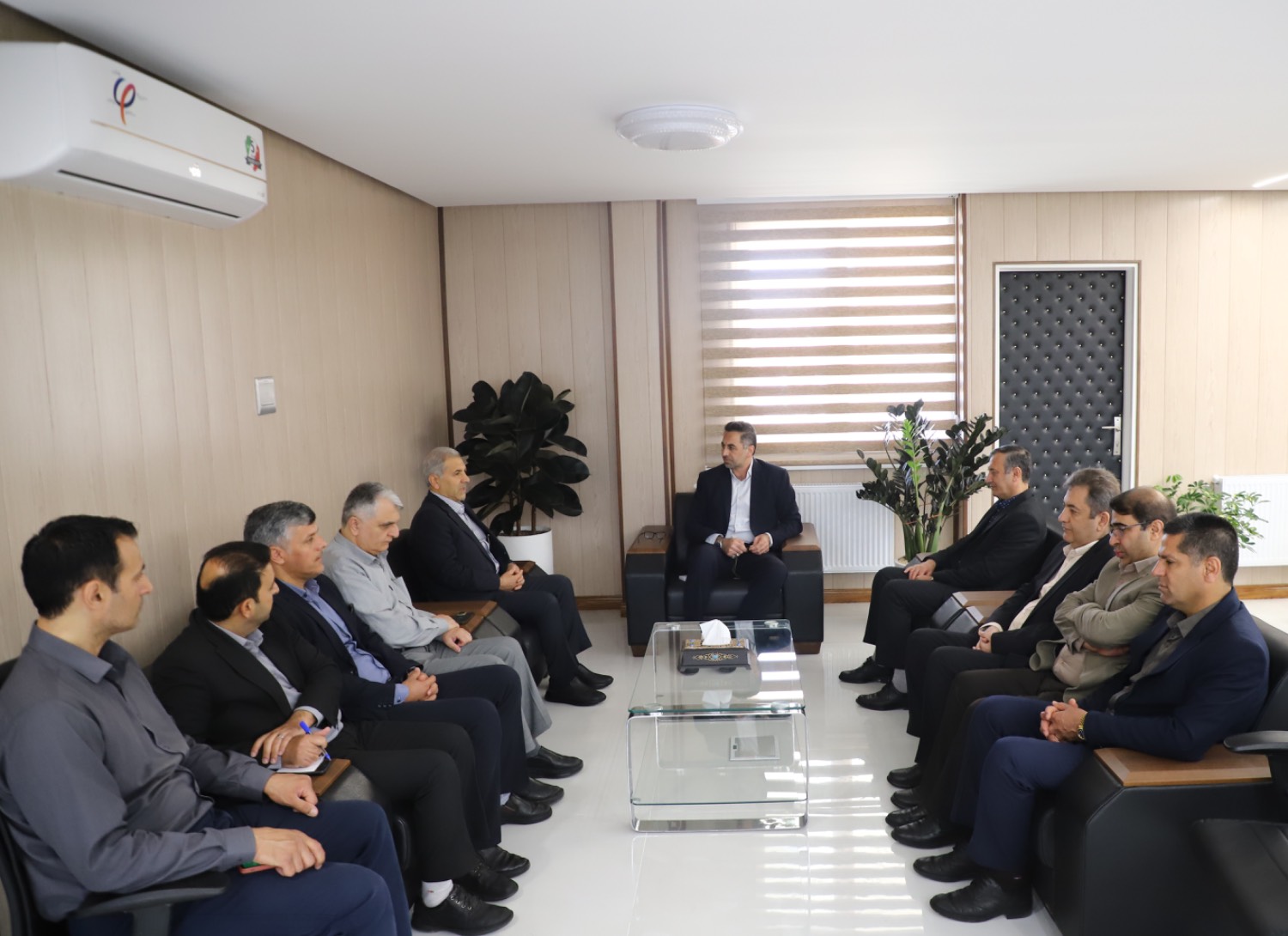 دیدار اعضای هیات رئیسه دانشگاه علوم پزشکی شیراز با مدیرکل بازرسی استان فارس