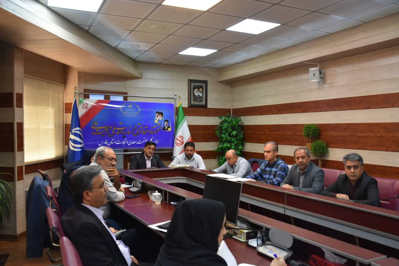 تولید در تنگنای جنگ و تورم 