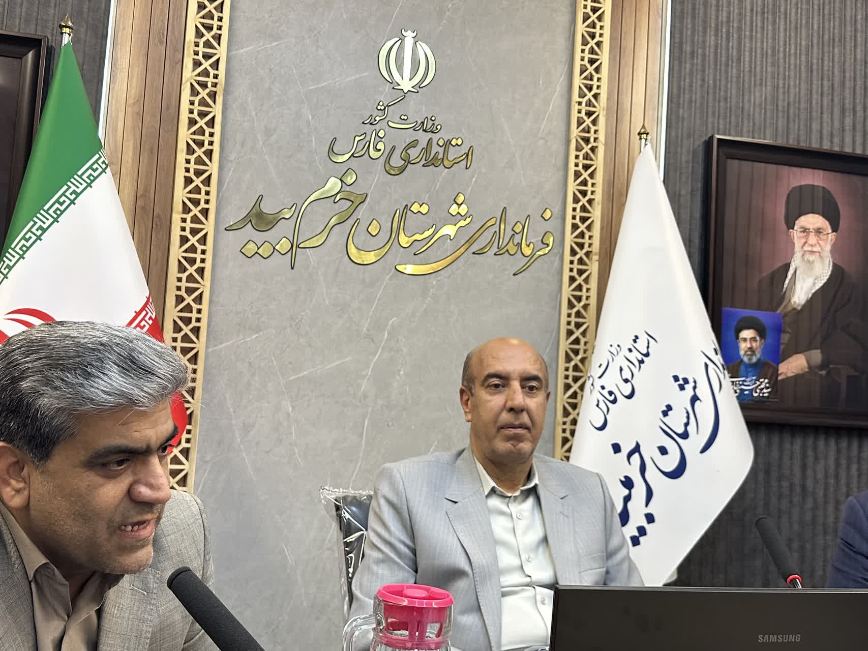 تکریم خانواده‌های شهدا و بررسی مسائل همکاران فرمانداری در سفر معاون استاندار فارس به شهرستان خرم‌بید