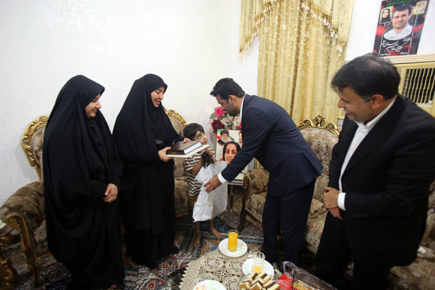 مدیرکل فرهنگ فارس در سرزمین لاله‌های پَرپَر: هجمه‌ ترکش‌های ممنوعه؛ روایتی از شهادت زهرا اسدی‌نژاد