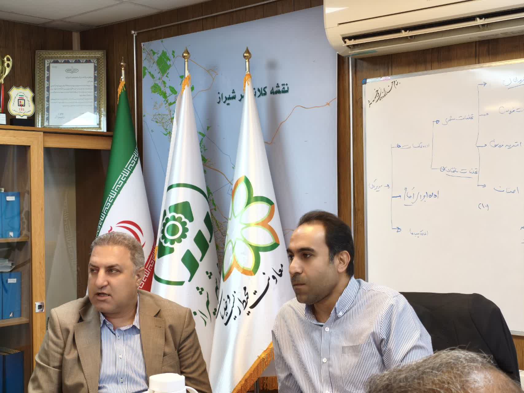 تأکید معاون محیط زیست و خدمات شهری شهرداری شیراز بر ساماندهی و تسهیل در فرآیند پرداخت مطالبات پیمانکاران فضای سبز