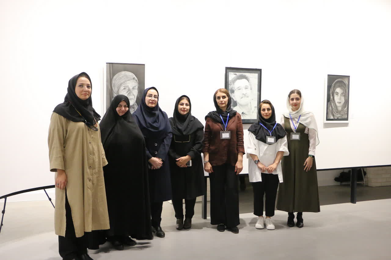 آشتی قلم‌مو و دوربین در ۵۰ اثر هنری دختران فارس/ تاکید معاون هنری فرهنگ و ارشاد فارس بر شناسایی استعدادهای درخشان هنری