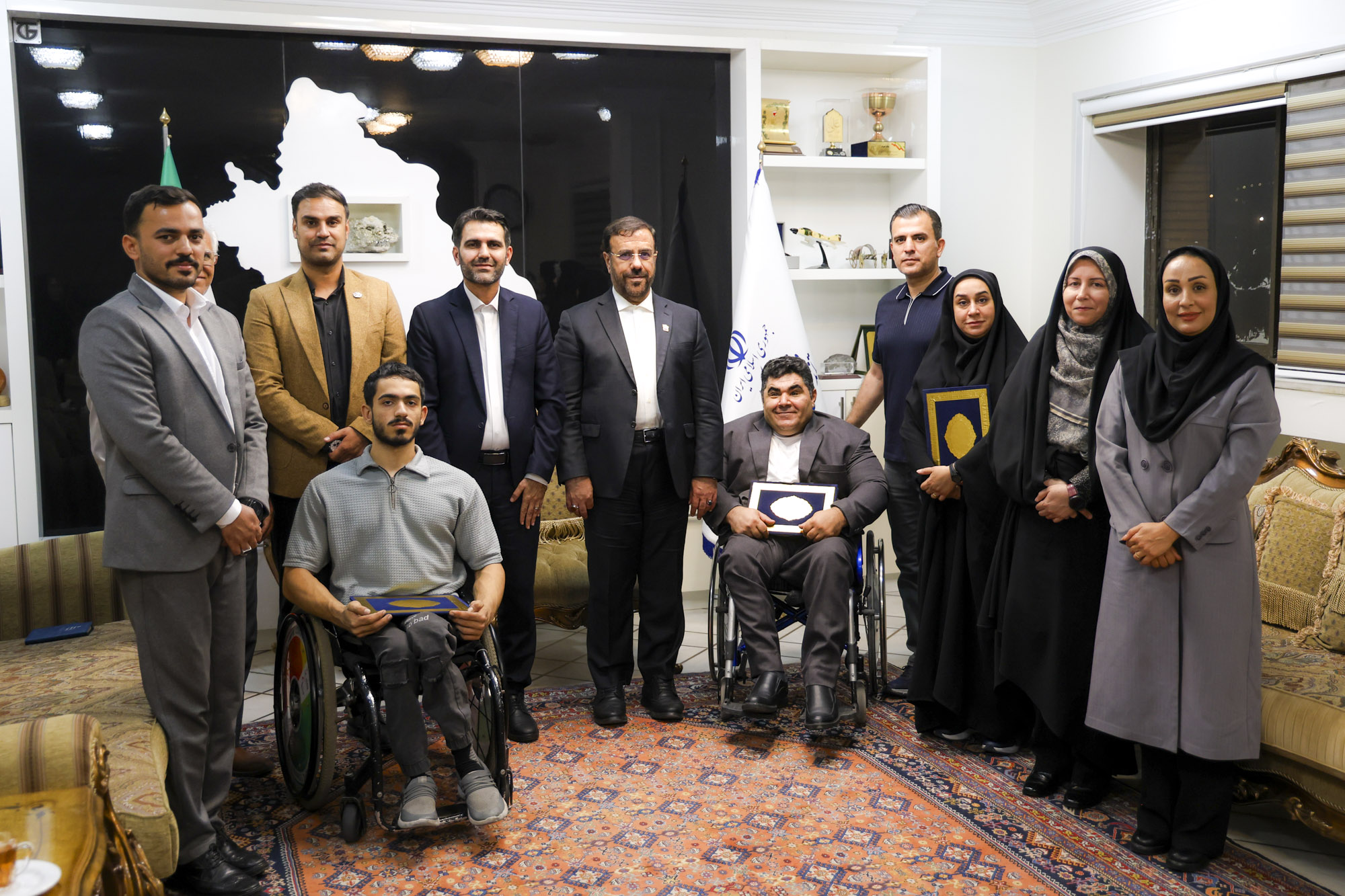 جمعی از ورزشکاران افتخارآفرین در آستانه آوردگاه پاراآسیایی ناگویا با استاندار فارس دیدار کردند