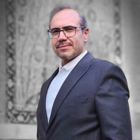 شیرازی ها دور شهر خود می گردند 