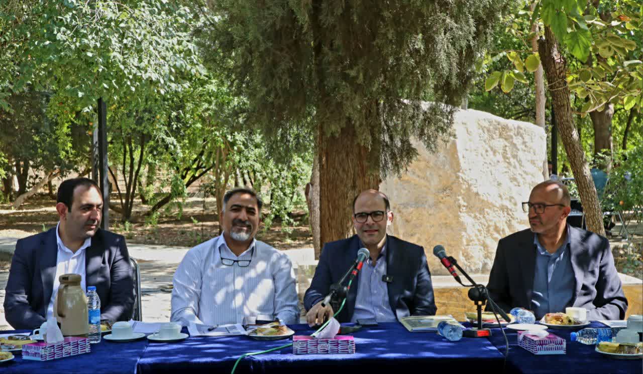 کوچه گردی های خاطره انگیز در پاییز شیراز 