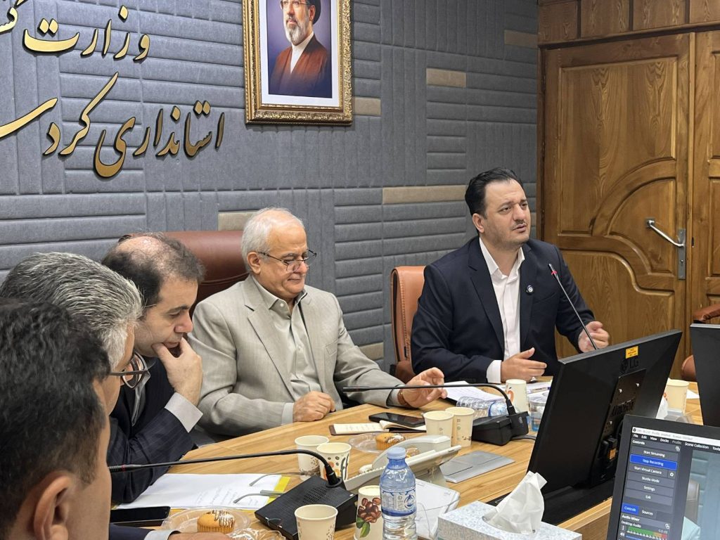 محمد امین حیدری بازرس کل استان کردستان در جلسه‌ای که با حضور معاونت هماهنگی امور عمرانی استانداری ، مدیر کل امور شهری و شوراها و شهرداران شهرهای استان برگزار گردید، با تشریح و تبیین نظام مسائل شهرداری‌های استان، اهم موضوعات آسیب زا در عملکرد شهرداری‌ها را  مورد اشاره قرار داد و رهنمودها و تذکرات لازم را ارائه نمود اما آیا این تذکرات نتیجه بخش می شود یا باید باجدیت بیشتری برخورد شود.