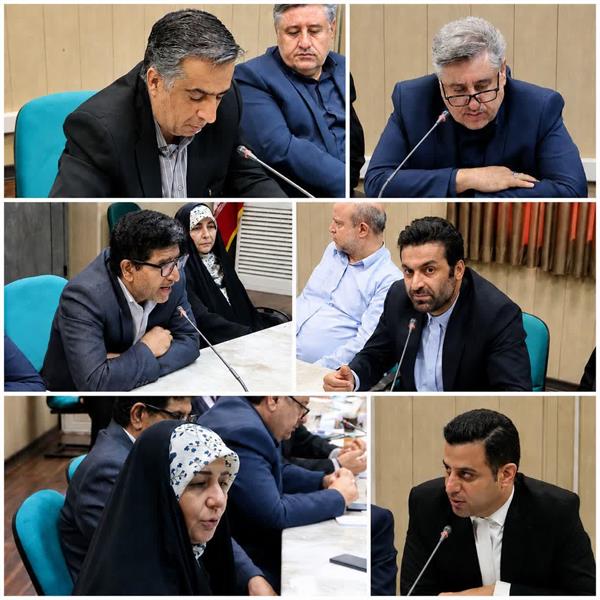 معاون قرآن و عترت وزیر فرهنگ: راهکارهای توسعه و تقویت فعالیت‌های قرآنی و برنامه‌های کلان تدوین شد/ مدیرکل فرهنگ و ارشاد فارس: بازخوانی جایگاه فعالیت‌های قرآنی در کالبد فرهنگ و هنر