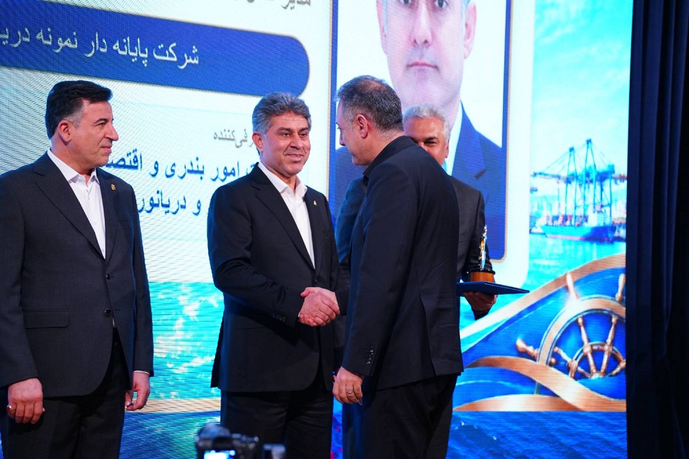 شرکت توسعه خدمات دریایی و بندری سینا همچون گذشته و با عزمی راسخ در مسیر افتخارآفرینی در صنعت بندری کشور گام برمی‌دارد