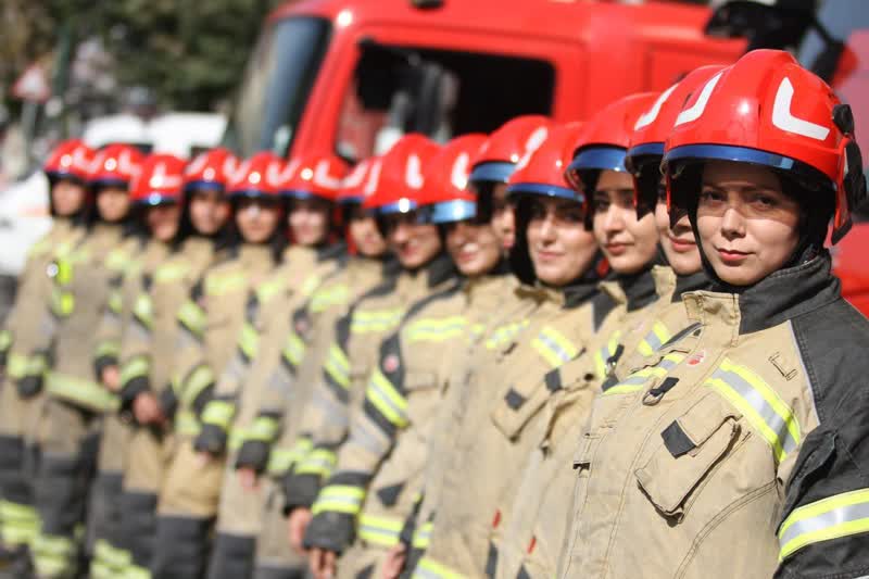 تقدیر از بانوان آتش‎نشان در پایتخت/ برای دختران و زنان امکان خدمت‌ و تاثیرگذاری در همه عرصه‌ها وجود دارد
