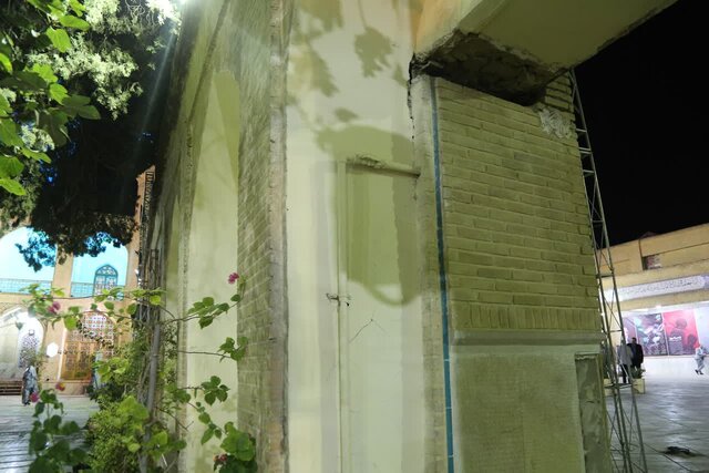 دیوار تاریخی حرم علی‌بن حمزه(ع) شیراز در آستانه تخریب کامل