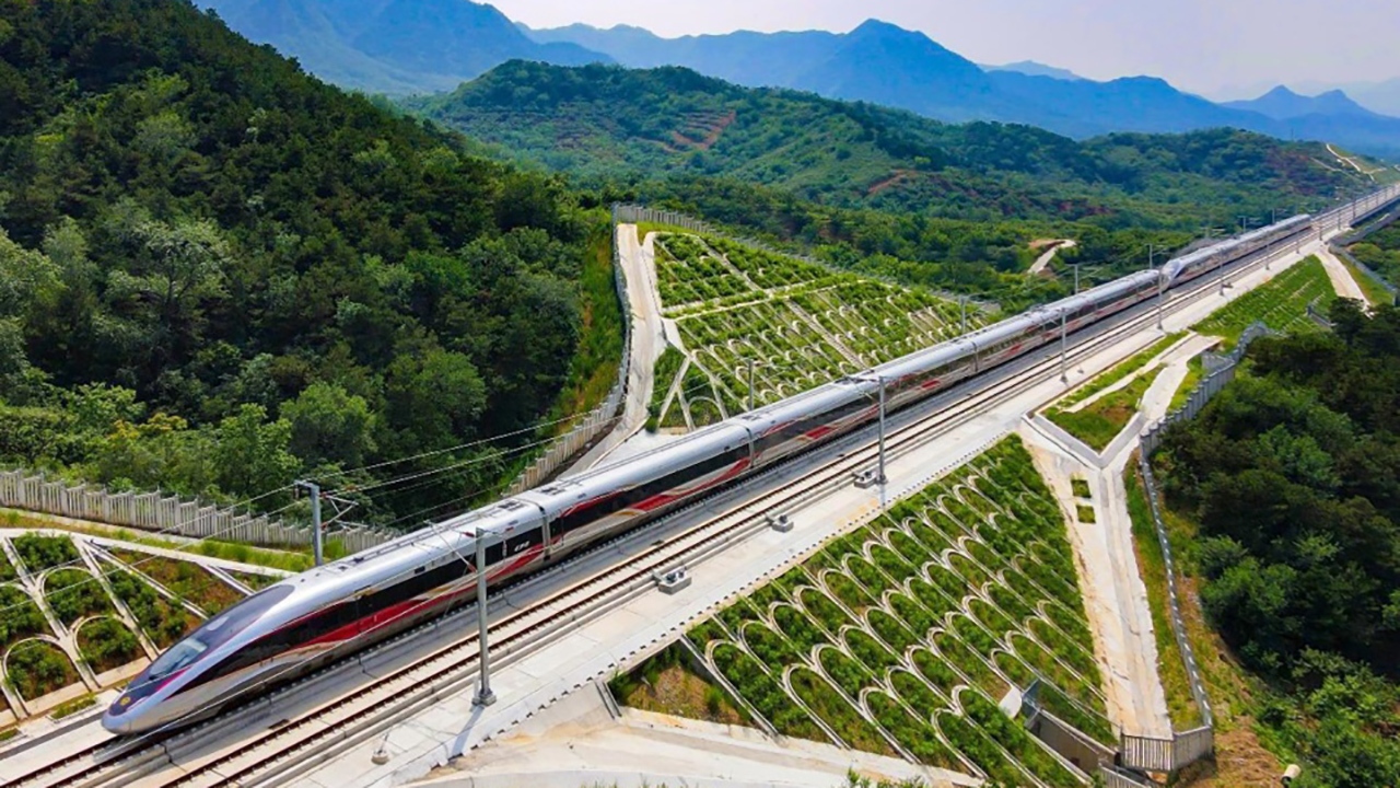 آزمایش یک مسافر چینی در قطار پرسرعت