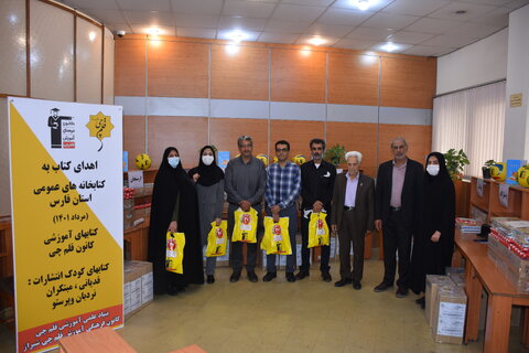 اهدای ۱۶ هزار جلد کتاب به کتابخانه های عمومی فارس