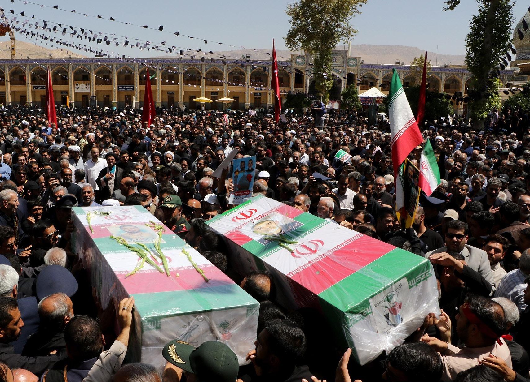 تشییع شهدای حمله تروریستی شاهچراغ (ع) در شیراز