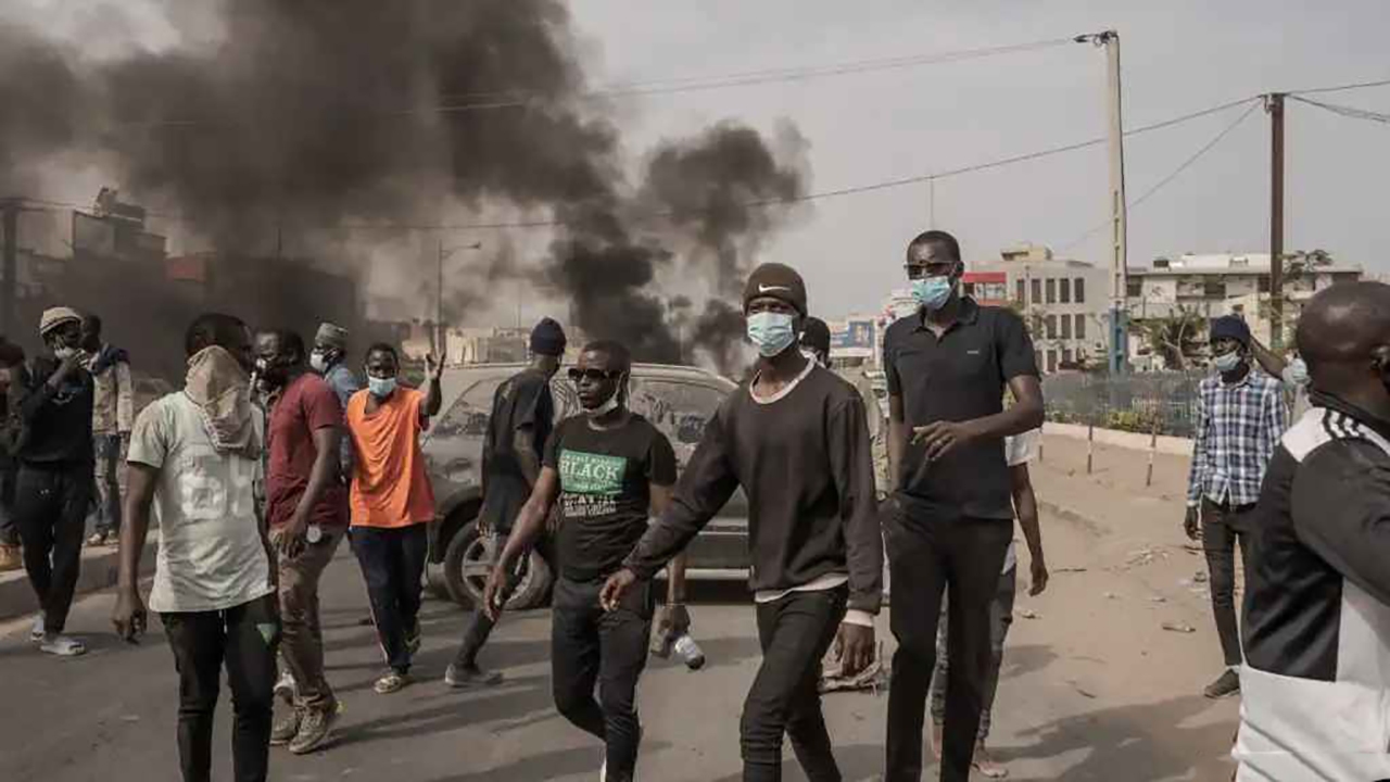 فیلم اعتراضات مردمی به مداخلات فرانسه در سنگال